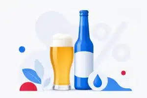 Бокал безалкогольного пива рядом с бутылкой
